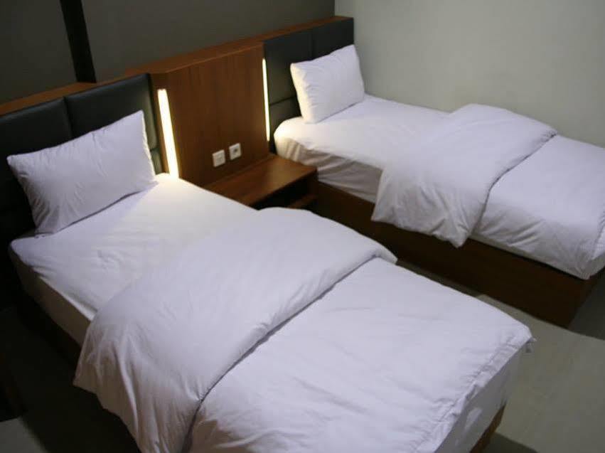 Votel Viure Hotel Jogjakarta Maguwo Eksteriør bilde